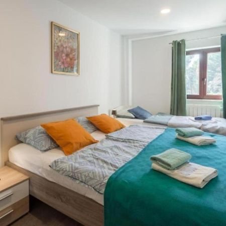 Alex Deluxe Apartments On Beach Πόρετς Εξωτερικό φωτογραφία