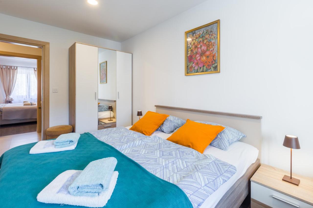 Alex Deluxe Apartments On Beach Πόρετς Εξωτερικό φωτογραφία