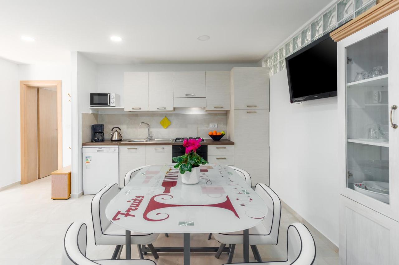 Alex Deluxe Apartments On Beach Πόρετς Εξωτερικό φωτογραφία