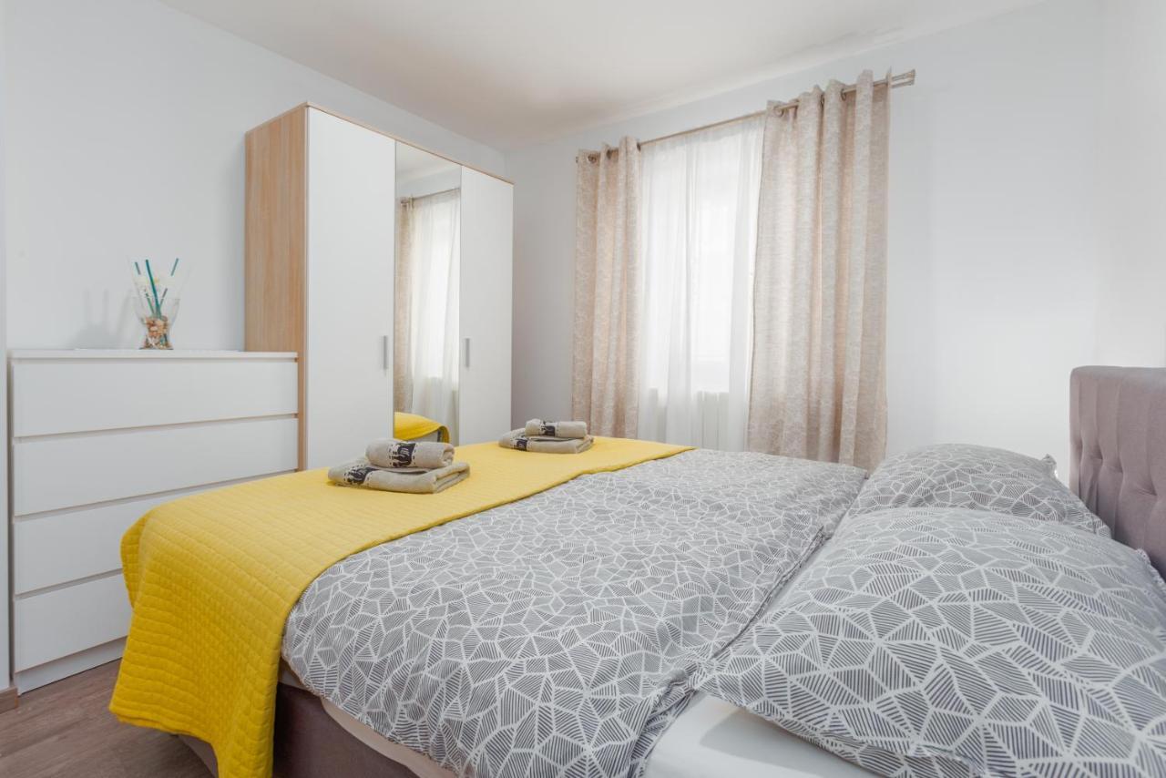 Alex Deluxe Apartments On Beach Πόρετς Εξωτερικό φωτογραφία