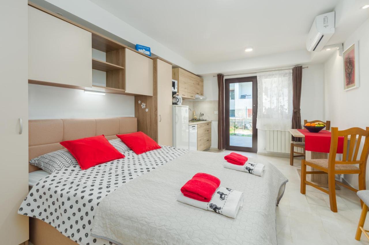 Alex Deluxe Apartments On Beach Πόρετς Εξωτερικό φωτογραφία
