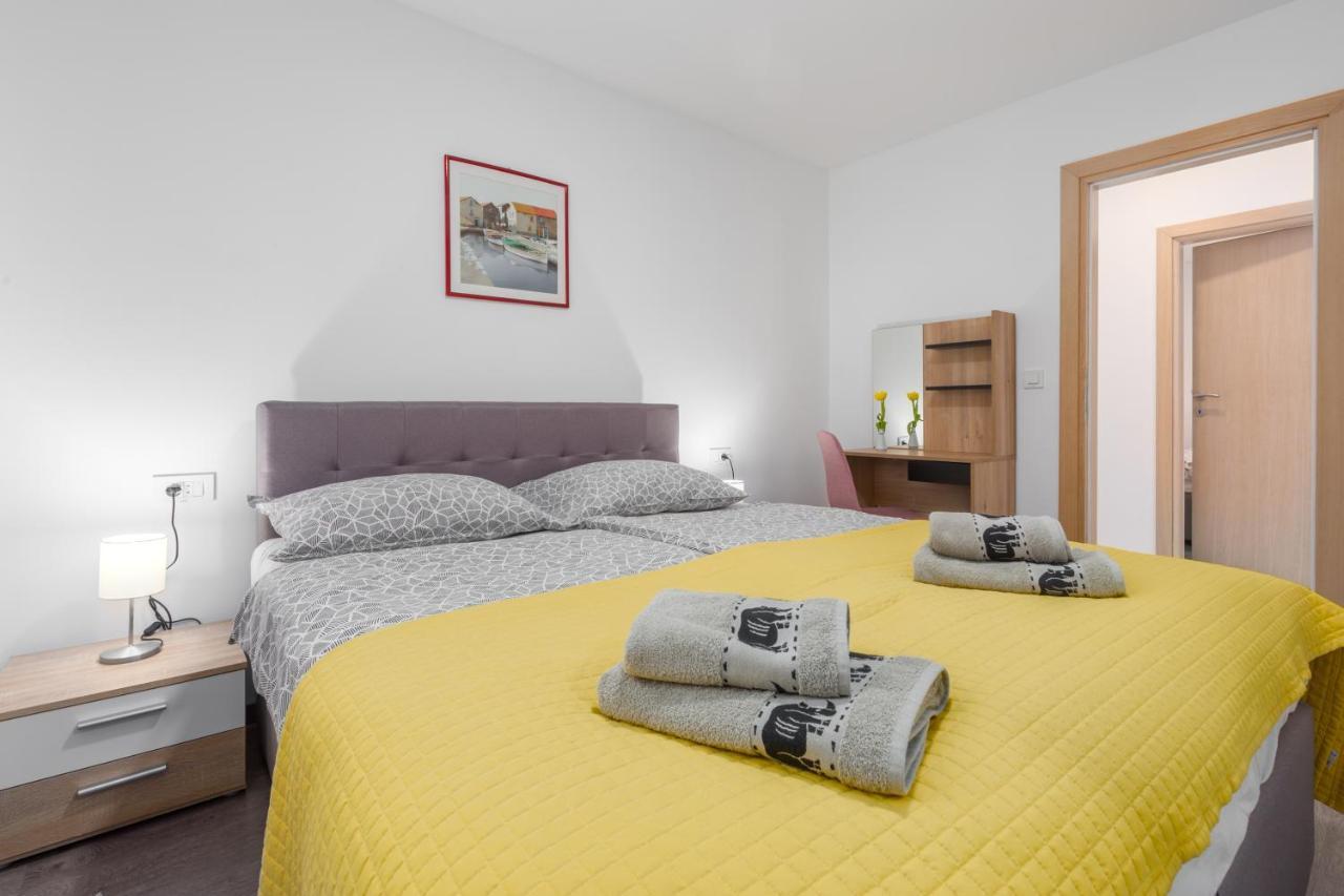 Alex Deluxe Apartments On Beach Πόρετς Εξωτερικό φωτογραφία