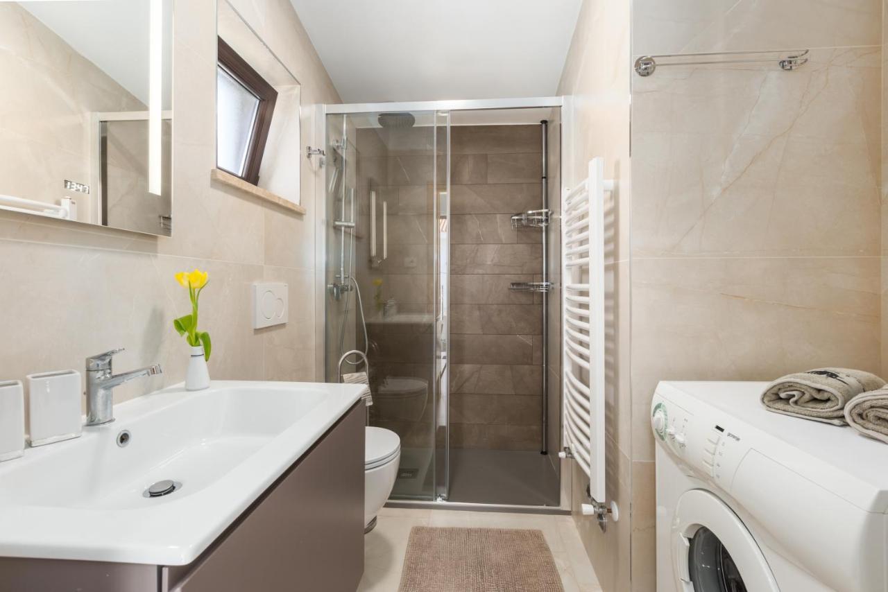 Alex Deluxe Apartments On Beach Πόρετς Εξωτερικό φωτογραφία